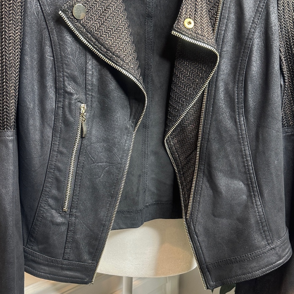 EUC LG Women's Black Faux Suede Jacket with Mesh Sleeve Accents, 6 - Picture 4 of 12